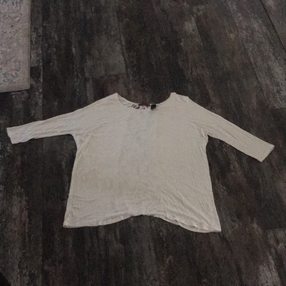BKE red, 3/4 length sleeves, lace detail on the back! Comfy & dressy
